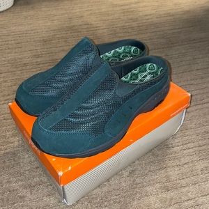 Womens Easy spirit travel time slides, WW Size 10